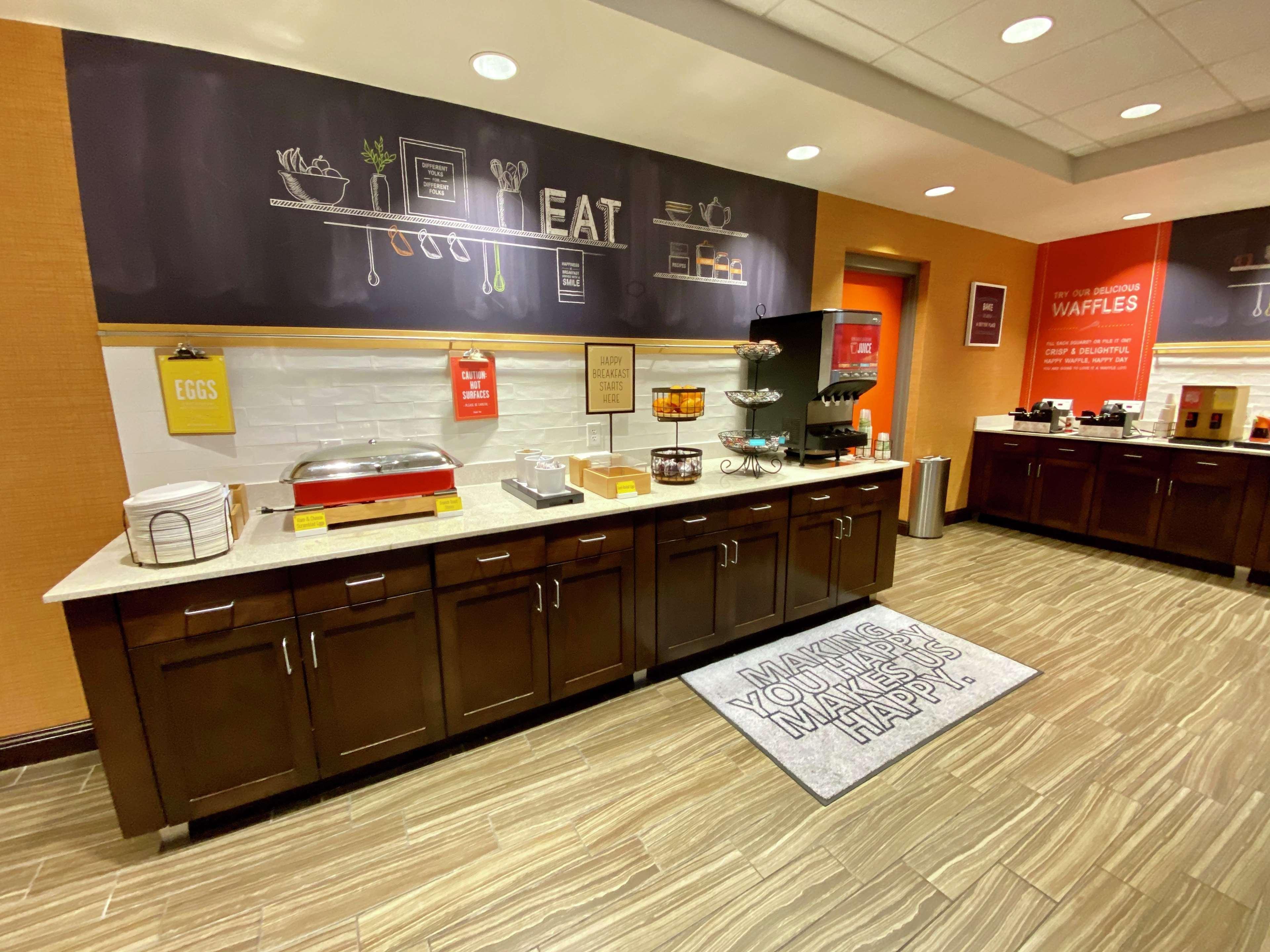 Hampton Inn & Suites - Деленд Экстерьер фото