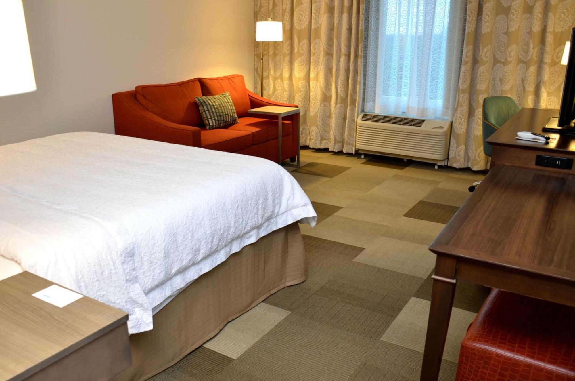 Hampton Inn & Suites - Деленд Экстерьер фото