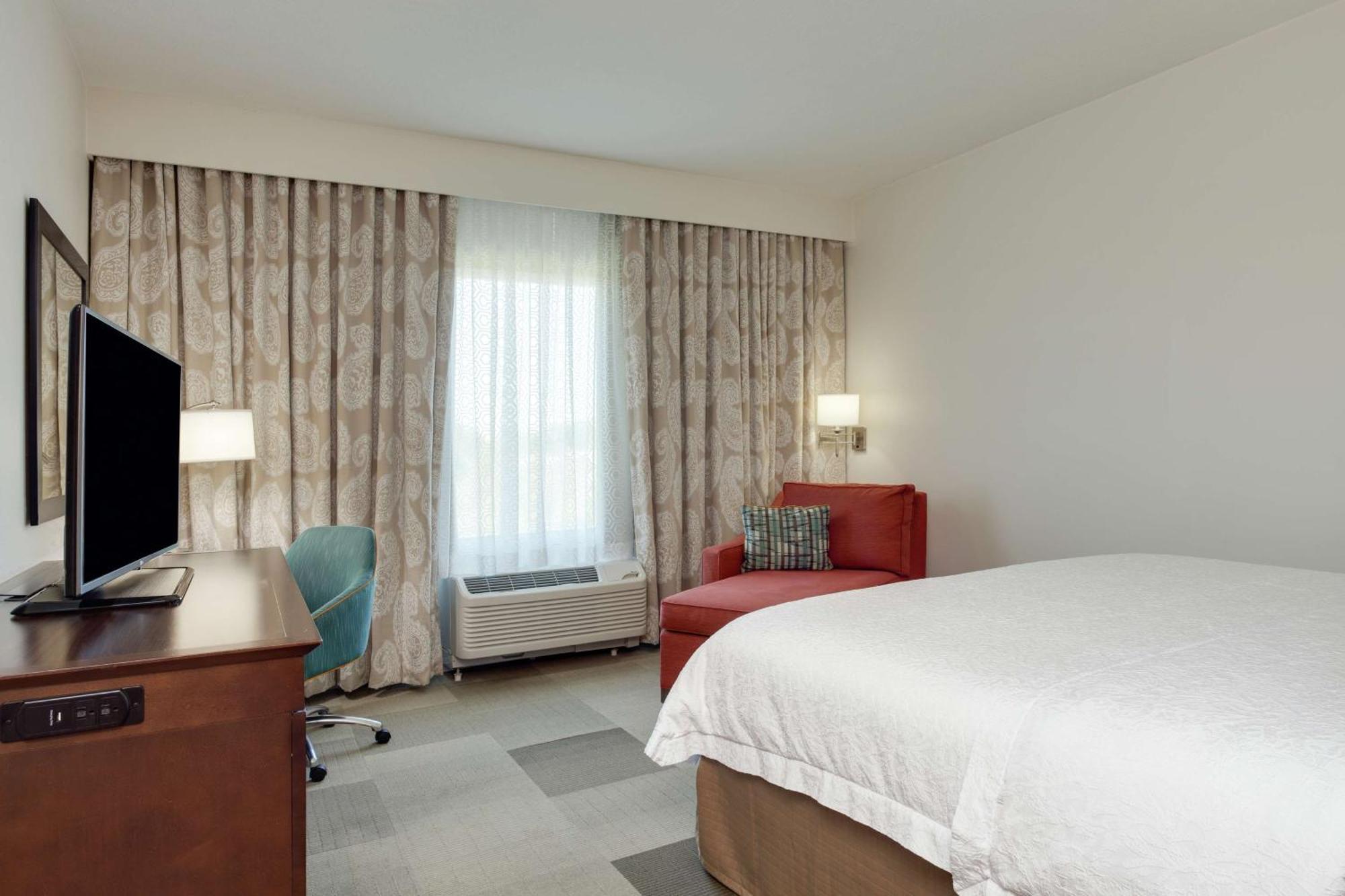 Hampton Inn & Suites - Деленд Экстерьер фото