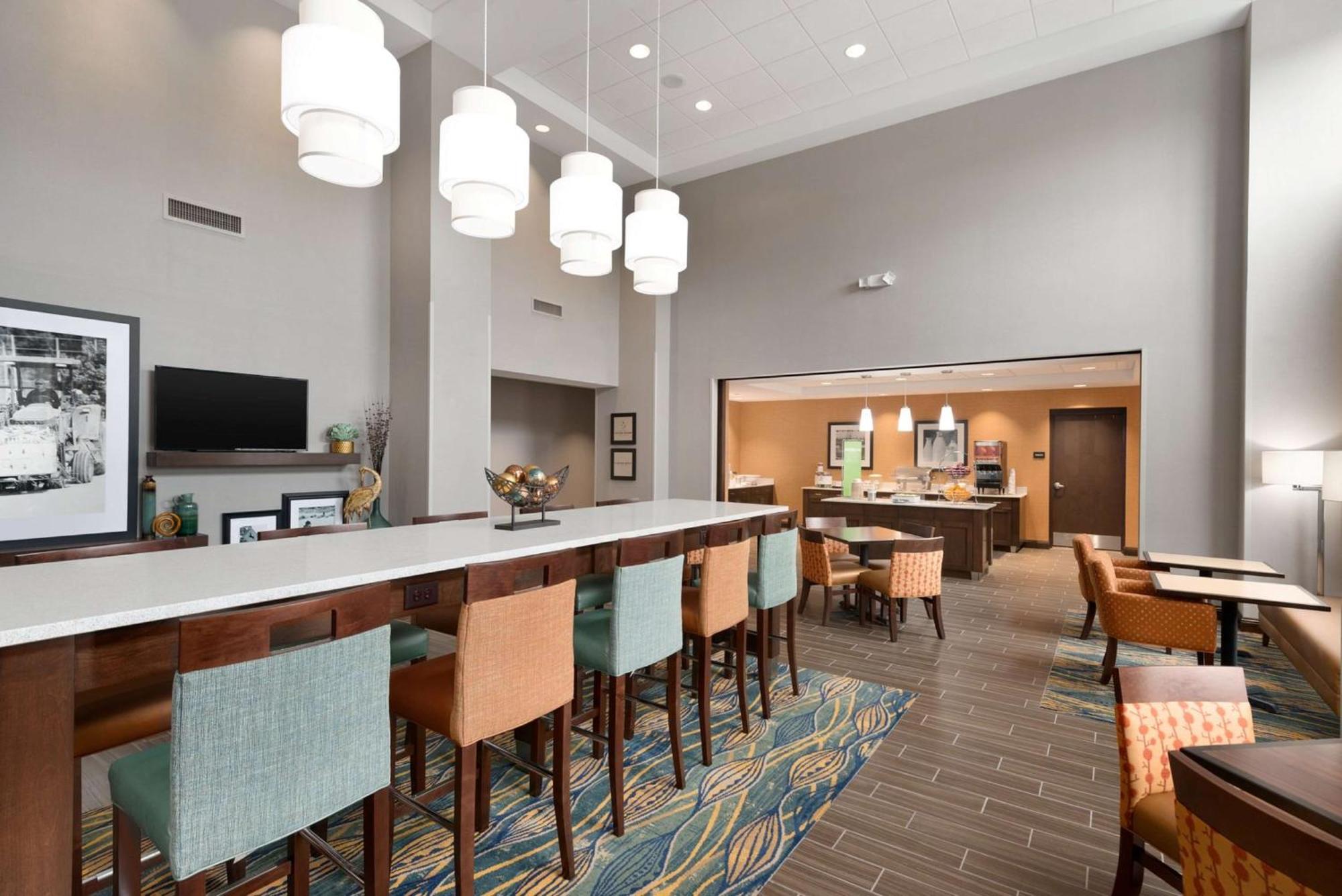 Hampton Inn & Suites - Деленд Экстерьер фото