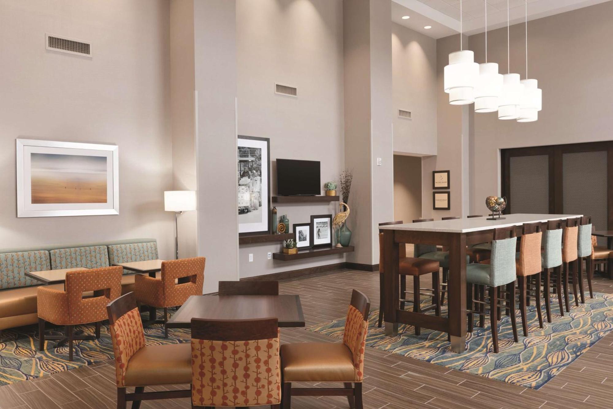 Hampton Inn & Suites - Деленд Экстерьер фото